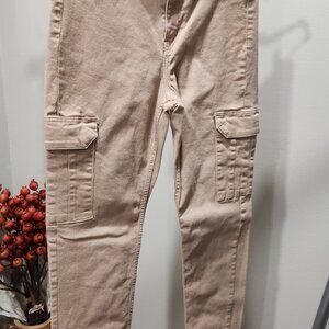 Woman beige cargo skinny pants